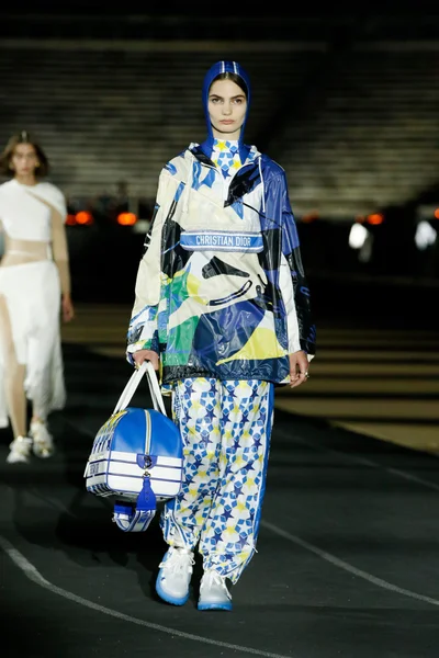 Look 34